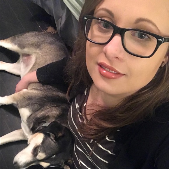 Meet your Posher, Liz - Picture 2 of 4